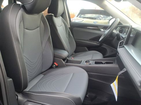 New 2025 Volkswagen Tiguan SE image 6