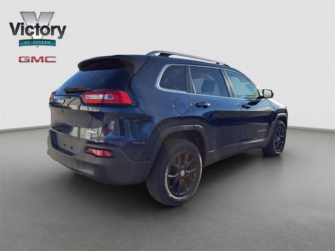 Used 2018 Jeep Cherokee Latitude Plus w/ Cold Weather Group image 12
