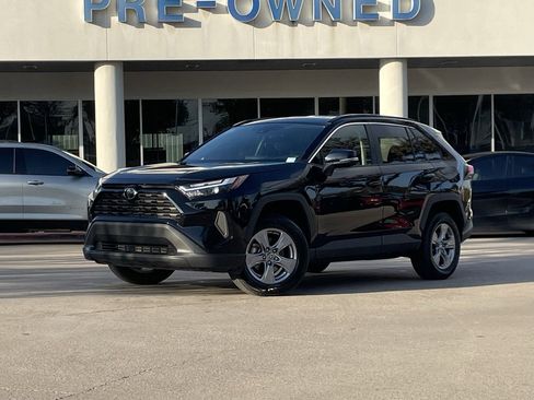 Used 2023 Toyota RAV4 XLE image 1