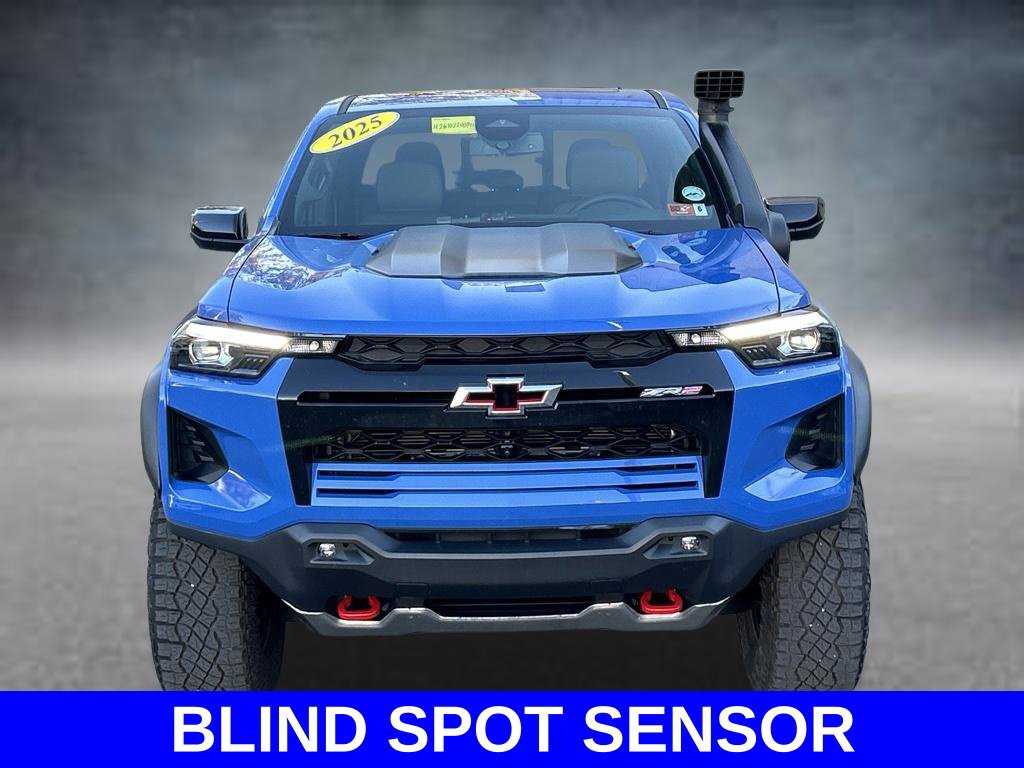 Used 2025 Chevrolet Colorado ZR2 w/ Midnight Edition AWD/4WD image 9