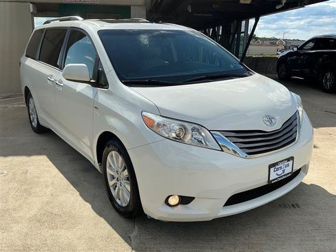 Used 2017 Toyota Sienna XLE Premium AWD/4WD image 11