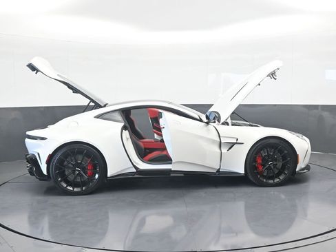 Used 2025 Aston Martin V8 Vantage Coupe image 87