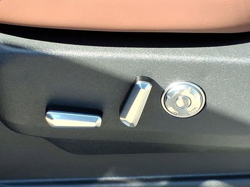New 2026 Lincoln Navigator Reserve AWD/4WD image 18