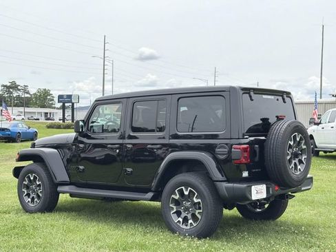 New 2026 Jeep Wrangler Unlimited Sahara w/ Safety Group AWD/4WD image 12