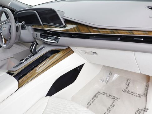 Used 2024 Cadillac Escalade Sport Platinum w/ LPO, ONYX Package image 25