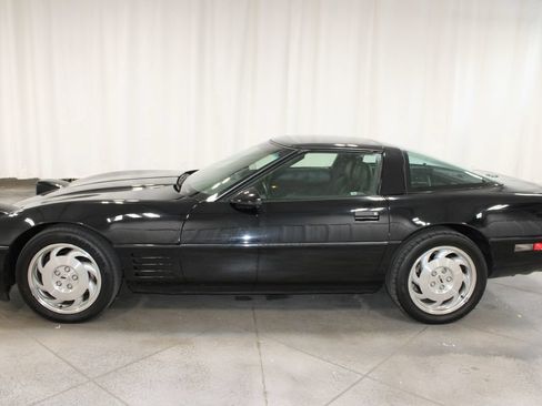 Used 1994 Chevrolet Corvette Coupe RWD image 6