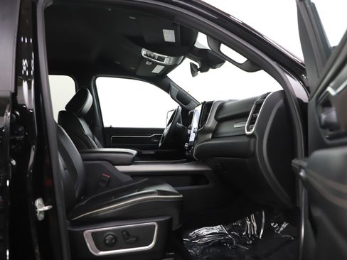 Used 2025 RAM 1500 Laramie AWD/4WD image 11