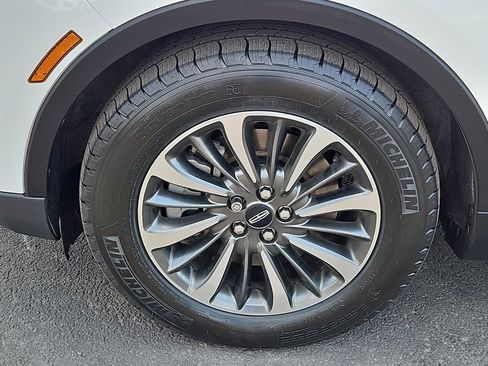 Used 2022 Lincoln Nautilus AWD w/ Premium Package image 13