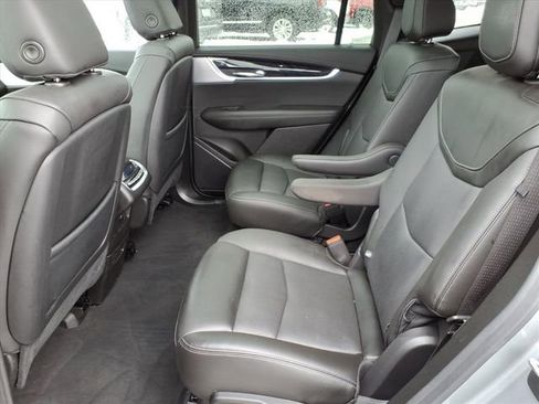 Used 2024 Cadillac XT6 Premium Luxury image 7