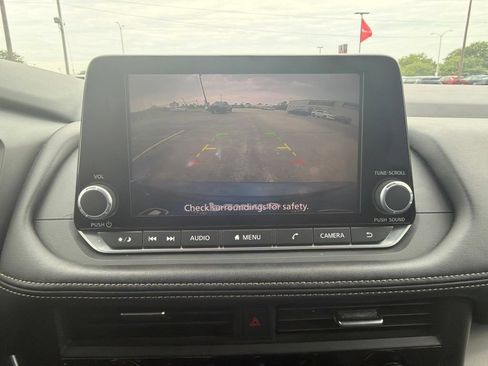 Used 2025 Nissan Rogue SV AWD/4WD image 24