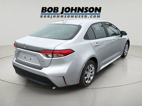 Used 2025 Toyota Corolla LE image 3