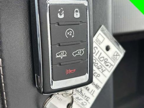 Used 2024 Jeep Grand Wagoneer L Series II w/ Quick Order Packagew 28T AWD/4WD image 30