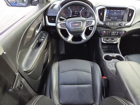 Used 2024 GMC Terrain SLT w/ Tech Package FWD image 27