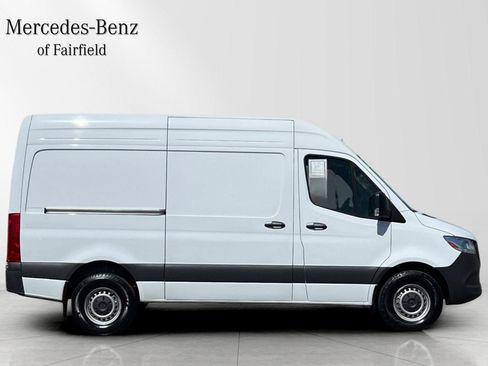 Used 2025 Mercedes-Benz Sprinter 2500 image 7