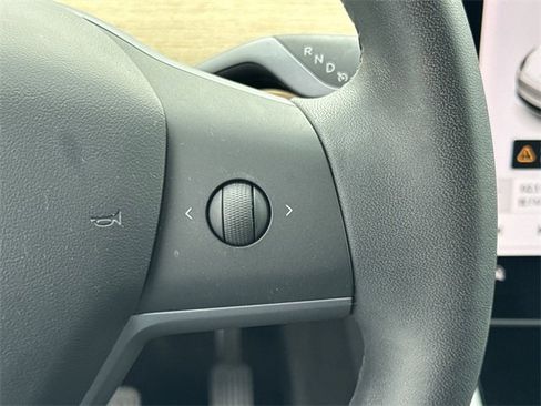 Used 2020 Tesla Model Y Long Range image 26