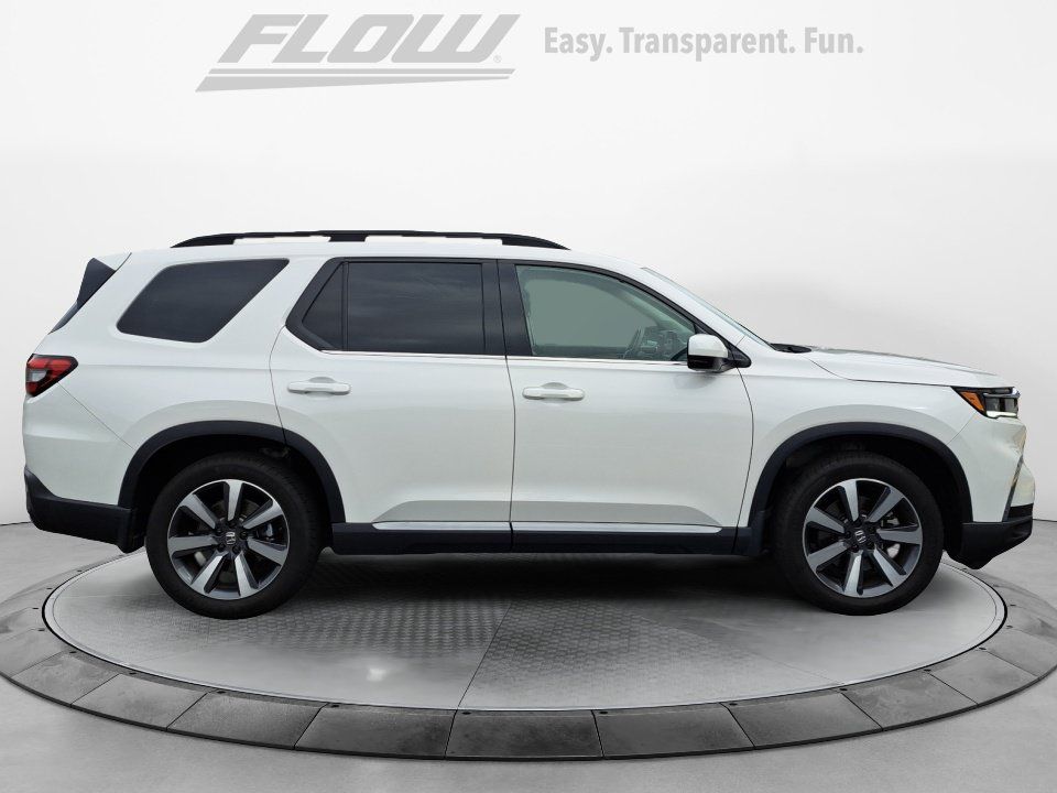 Used 2025 Honda Pilot Touring image 9