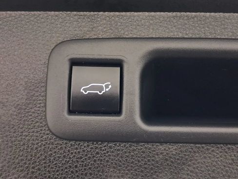 Used 2021 Toyota Highlander XLE FWD image 32