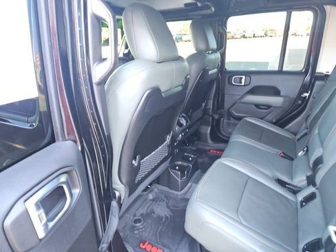 Used 2024 Jeep Gladiator Mojave w/ Convenience Group image 25