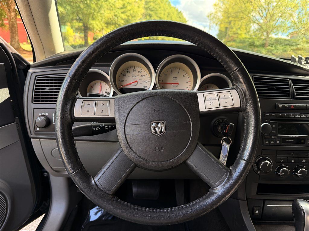 Used 2005 Dodge Magnum R/T w/ Convenience Group II RWD image 11