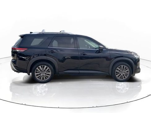 Used 2024 Nissan Pathfinder SL w/ SL Premium Package FWD image 4