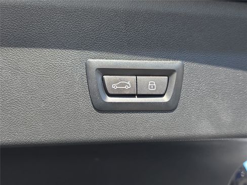 Used 2024 BMW X4 M40i w/ Premium Package image 9