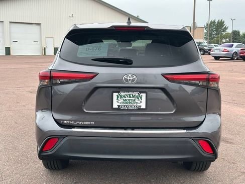 Used 2023 Toyota Highlander L FWD image 39
