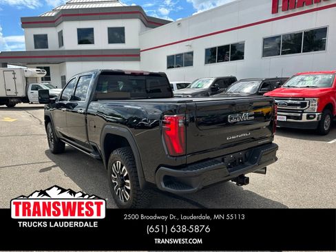 Used 2024 GMC Sierra 3500 Denali Ultimate AWD/4WD image 3