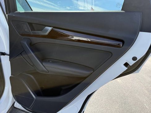 Used 2020 Audi Q5 2.0T Premium Plus w/ Premium Plus Package AWD/4WD image 25