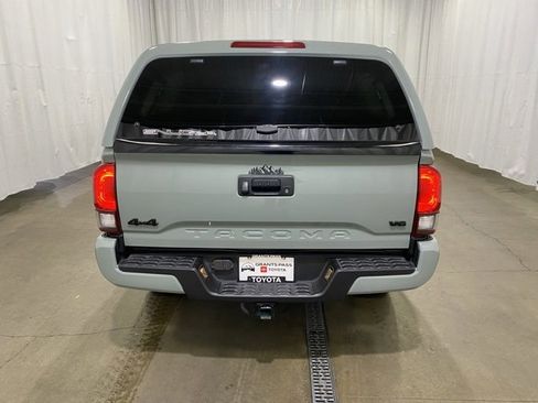 Used 2022 Toyota Tacoma SR5 w/ Trail Edition image 4