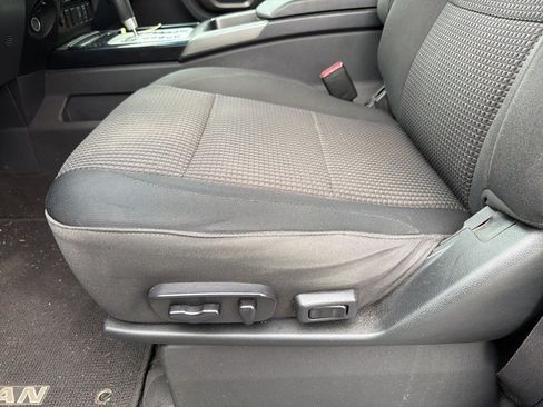 Used 2015 Nissan Titan SV w/ SV Value Truck Package image 10