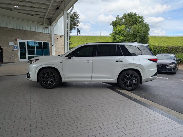 Used 2024 Lexus TX 500h AWD w/ Technology Package image 2
