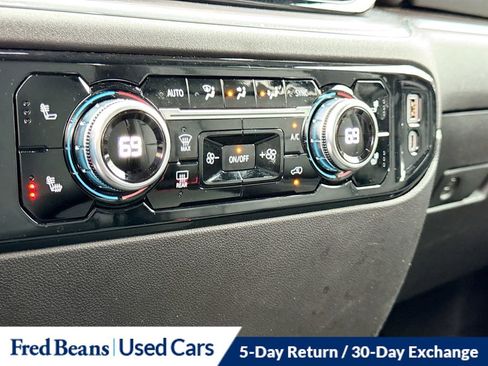 Used 2025 GMC Sierra 1500 SLT image 18