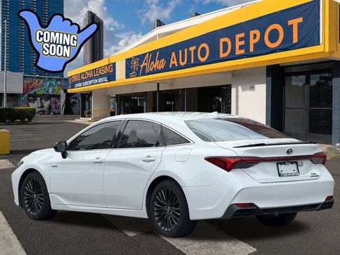 Used 2019 Toyota Avalon Limited FWD image 3