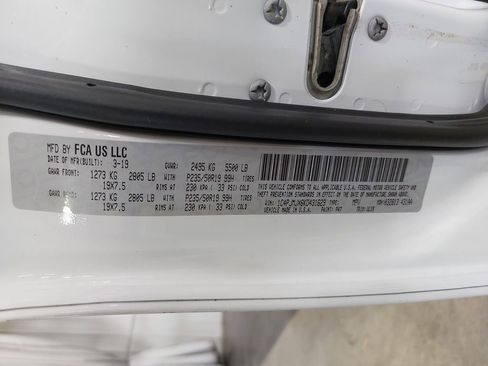 Used 2019 Jeep Cherokee Overland w/ Technology Group image 36