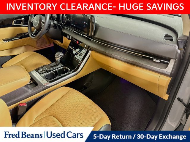 Used 2024 Kia Carnival EX FWD image 37