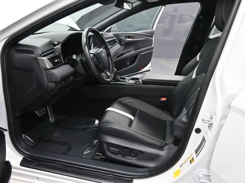 Used 2025 Toyota Camry SE FWD image 12