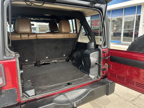 Used 2011 Jeep Wrangler Unlimited Rubicon w/ Trailer Tow Group image 7