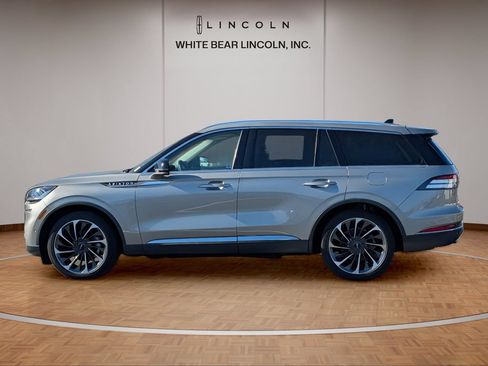 Used 2023 Lincoln Aviator Reserve w/ Equipment Group 201A RWD image 8