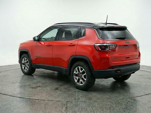 Used 2025 Jeep Compass Trailhawk AWD/4WD image 6