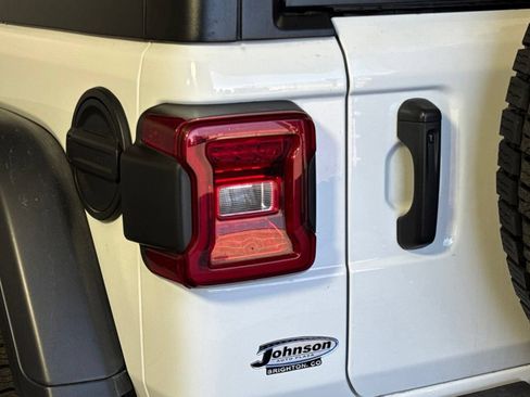 Certified 2025 Jeep Wrangler Unlimited Rubicon AWD/4WD image 13