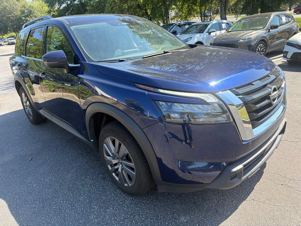 Used 2025 Nissan Pathfinder SV FWD image 4