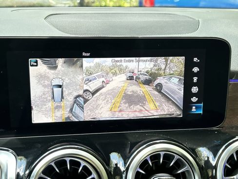 Used 2023 Mercedes-Benz GLB 250 image 20