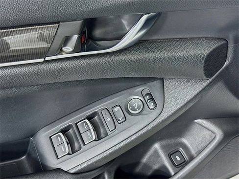 Used 2022 Honda Accord Sport image 17