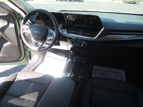 Used 2024 Chevrolet Trax ACTIV w/ Sunroof Package image 32