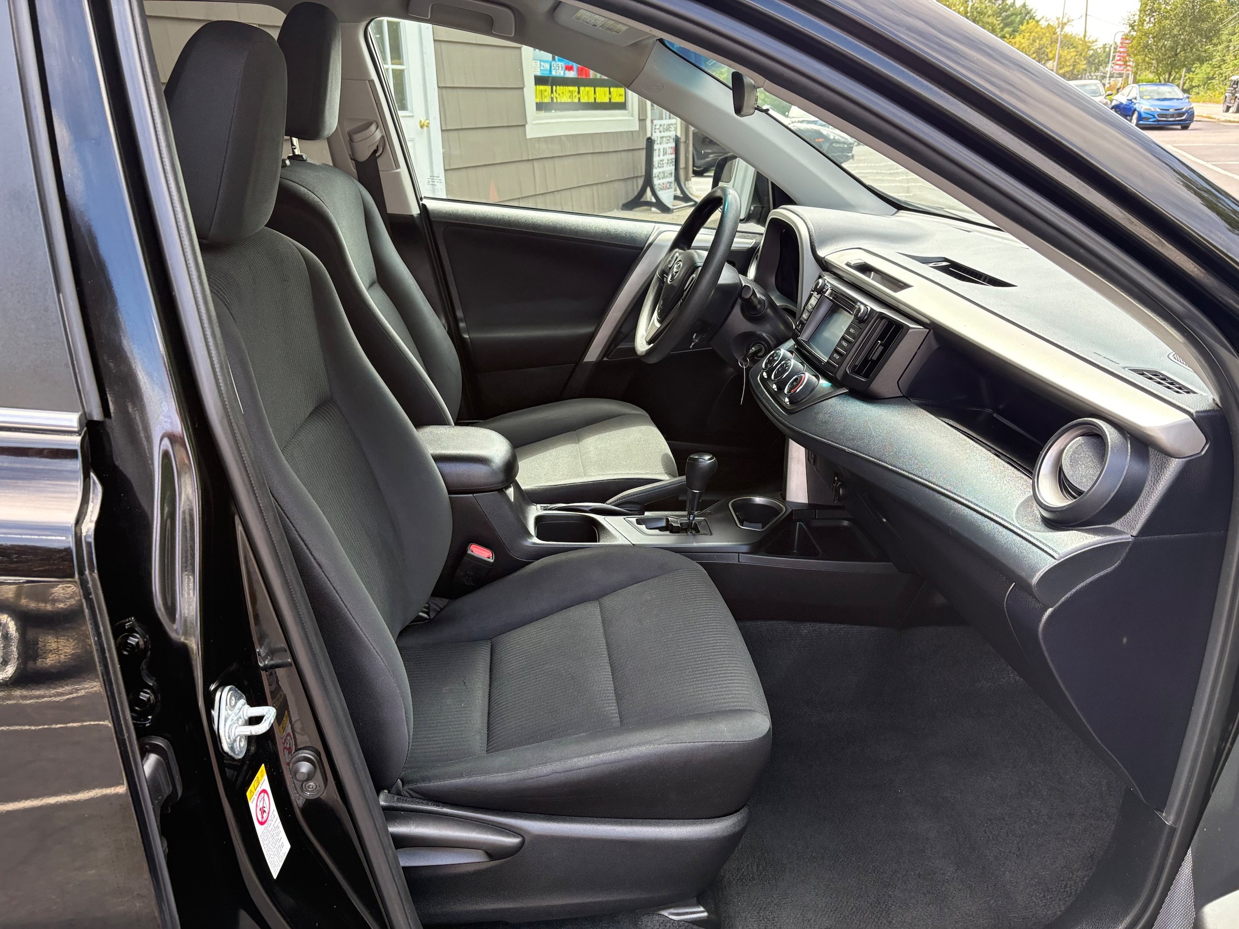 Used 2016 Toyota RAV4 LE AWD/4WD image 24