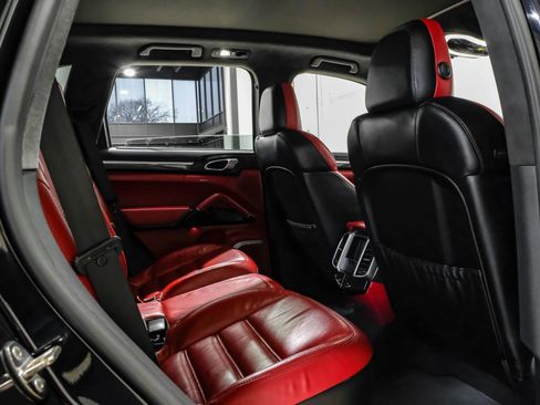 Used 2016 Porsche Cayenne Turbo S image 41