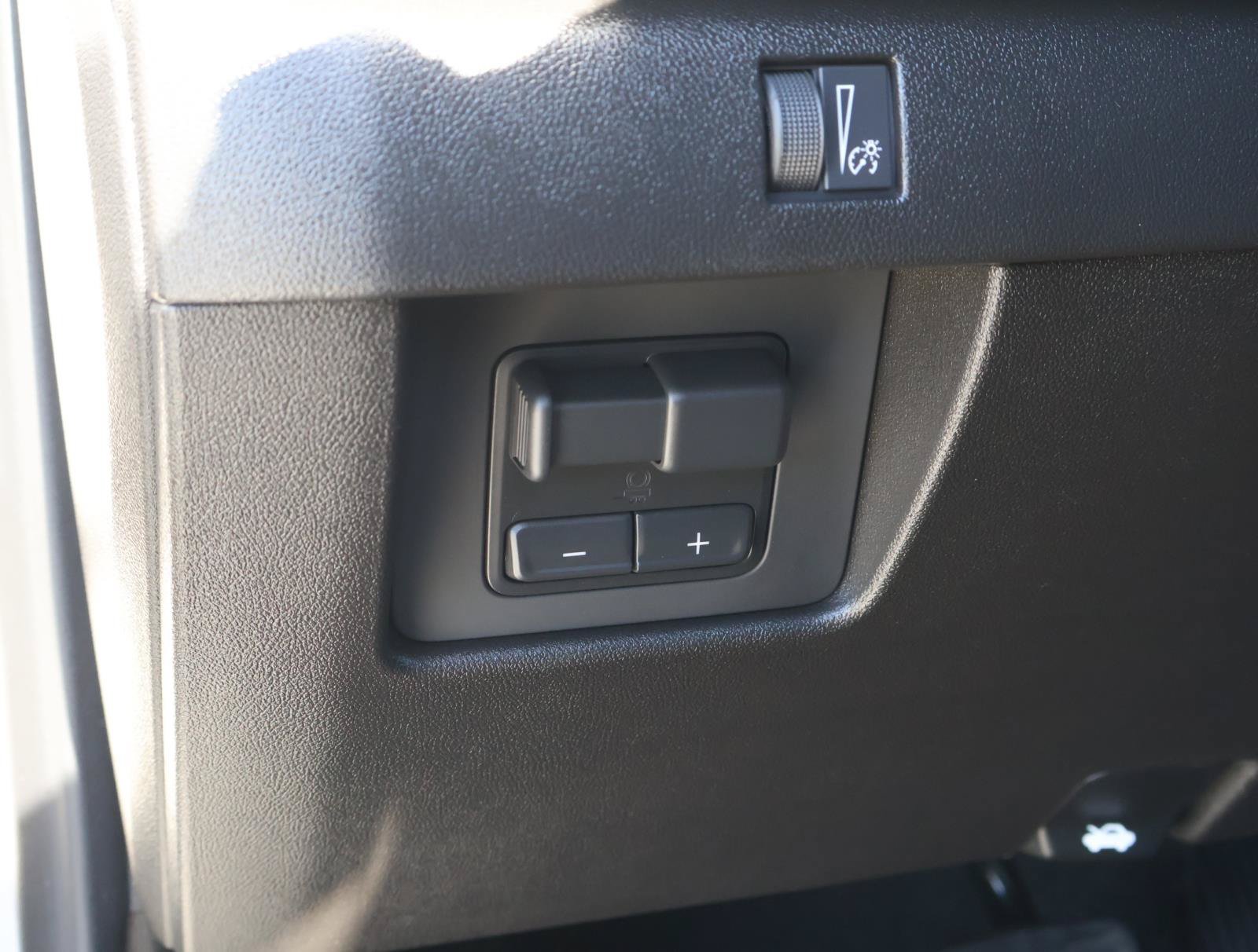 Used 2026 Chevrolet Colorado ZR2 w/ Technology Package AWD/4WD image 23
