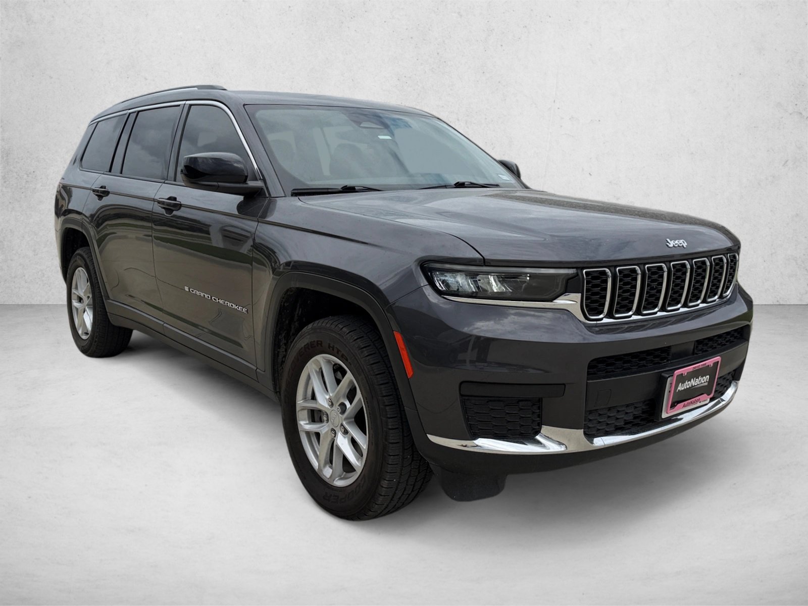 Used 2023 Jeep Grand Cherokee L Laredo RWD image 3