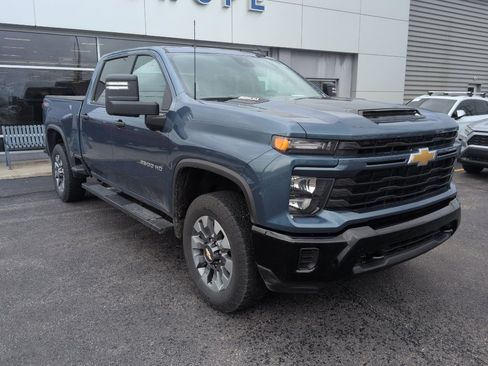Used 2025 Chevrolet Silverado 2500 Custom w/ Custom Convenience Package image 2