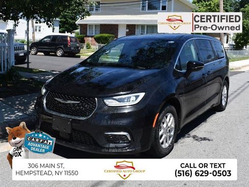 Used 2024 Chrysler Pacifica Touring-L FWD image 1